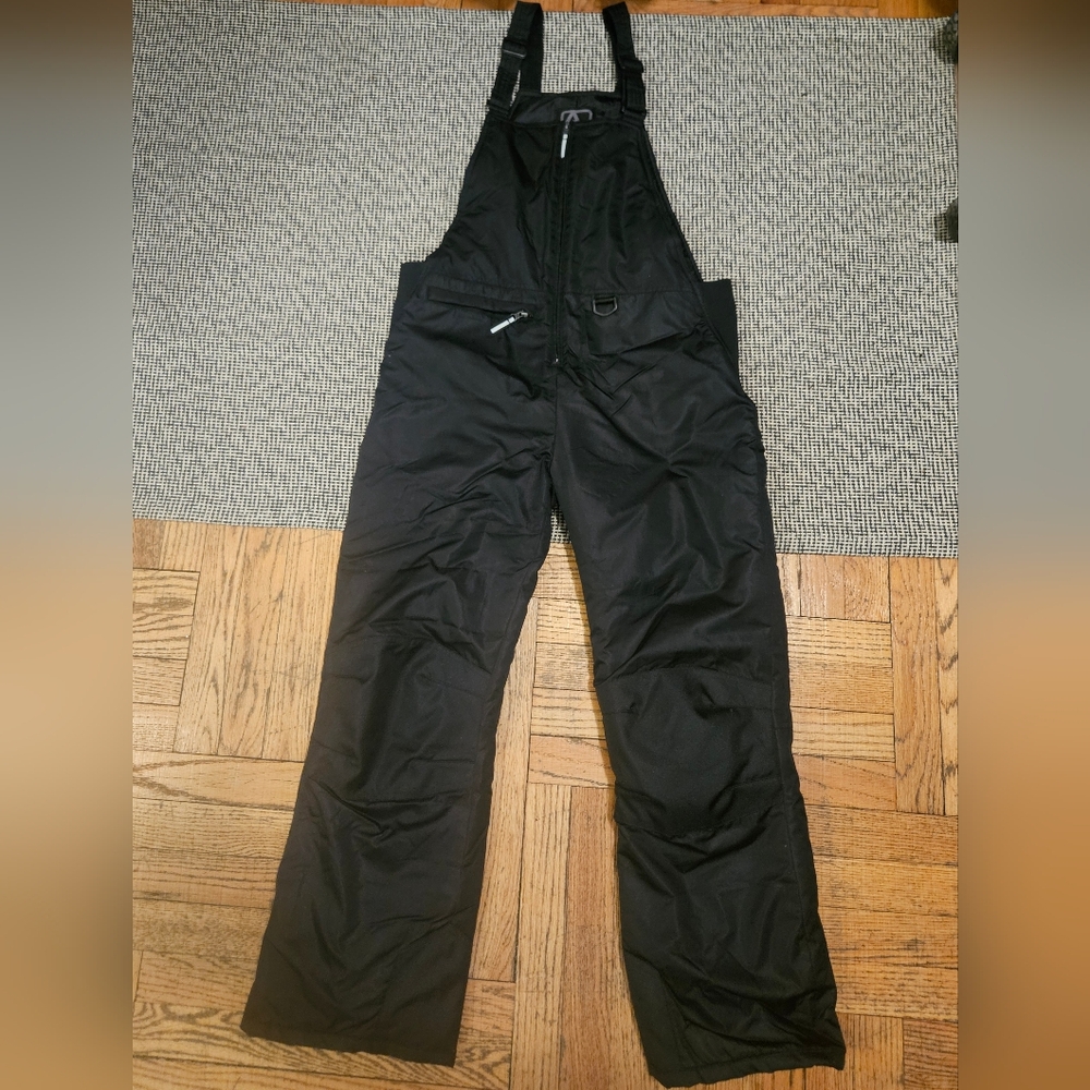 AQ black snow overalls. Unisex adult size Small. Great condition.